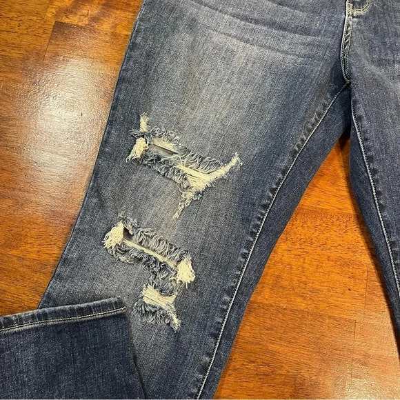 NWT Judy Blue Distressed High Rise Boyfriend Fit Size 13/31 - Picture 3 of 14